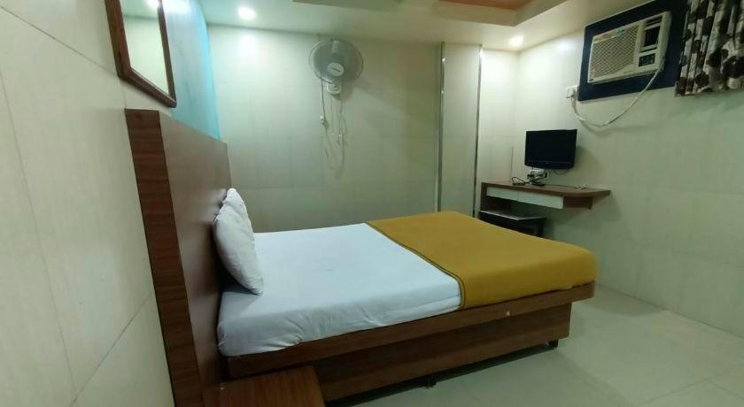 Hotel Navratna Residency in Thane