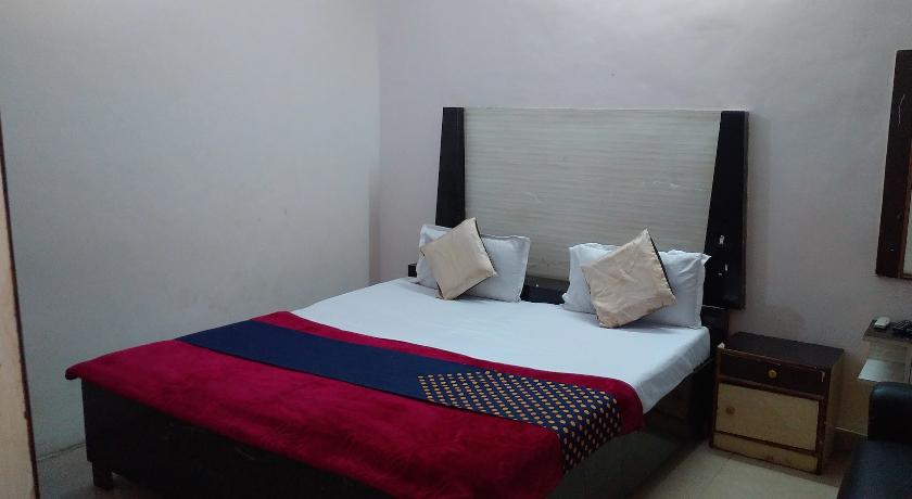 Hotel Dayal in Lucknow