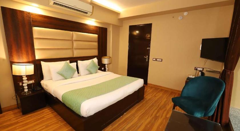 Hotel Palm Grand in Delhi