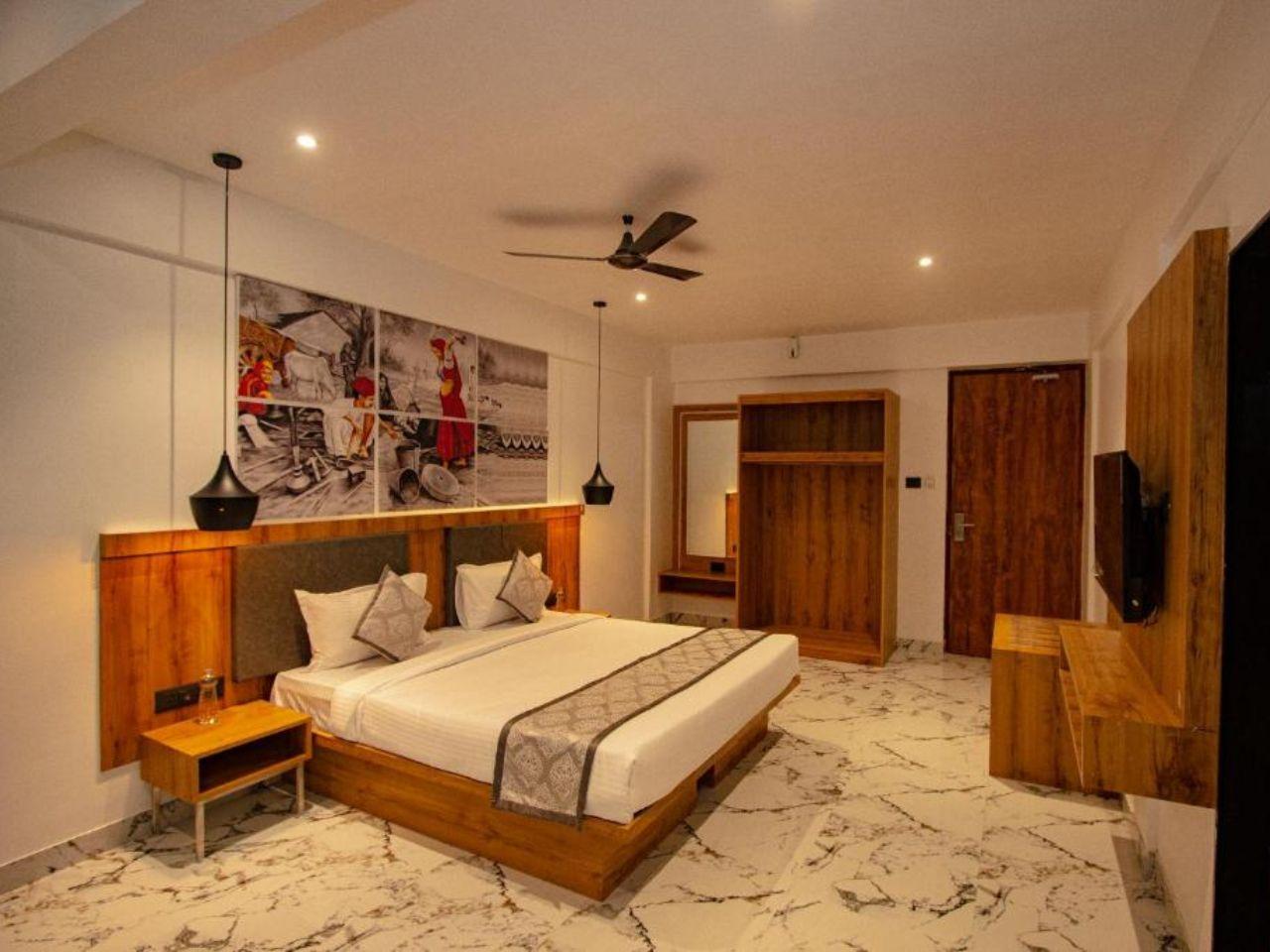 Hotel Monarch Montvert in Navi Mumbai