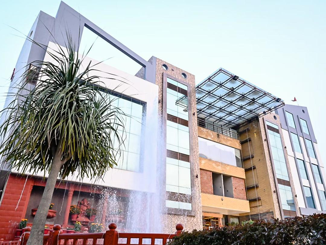 Hotel Lake View Grand in Lucknow