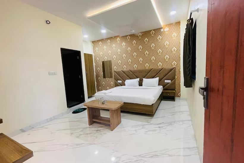 JMC Hotel VK 22 in Pithampur