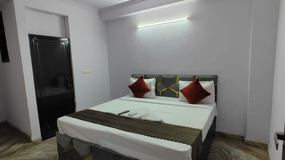 Hotel Diamond Residency in Delhi