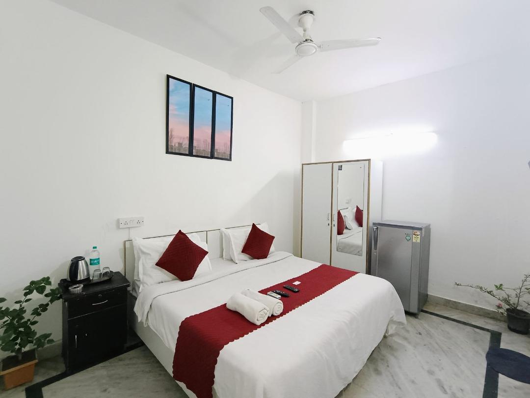 Hotel Hauz Khas Fort View in Delhi