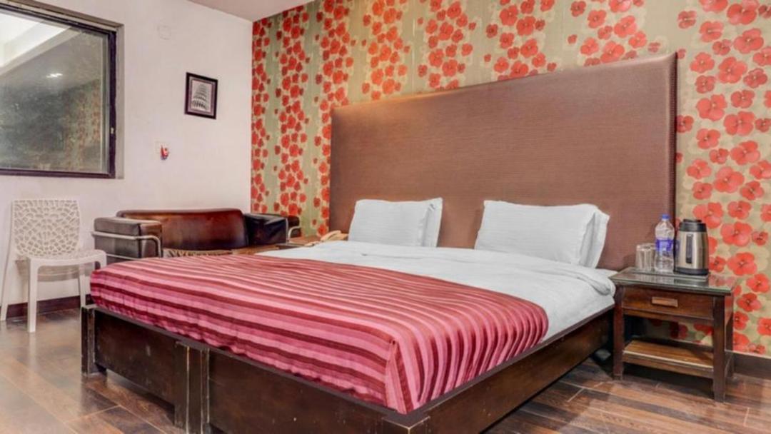 Niksen Hotel's At Saket in Delhi