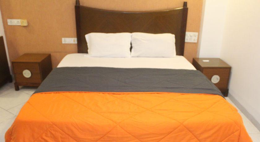 Hotel Western Court in Boisar
