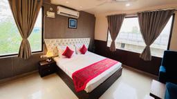 Hotel The Leaf in Lucknow