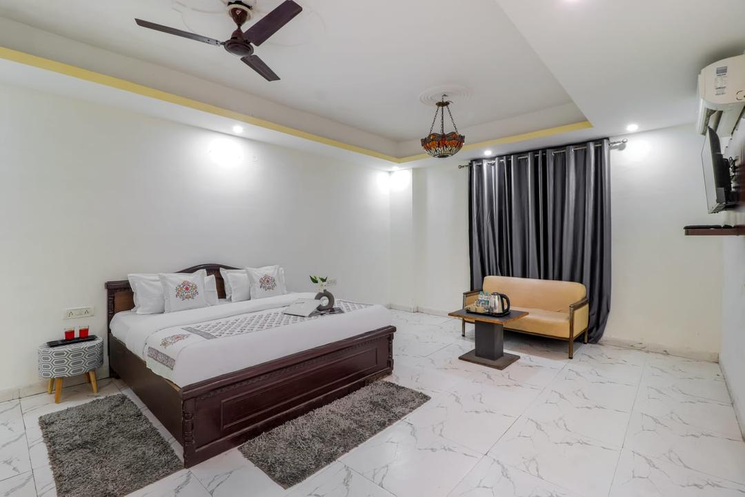 Hotel AP Grand in Noida