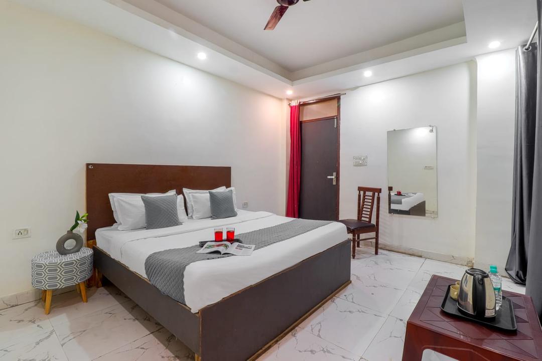 Hotel AP Grand in Noida