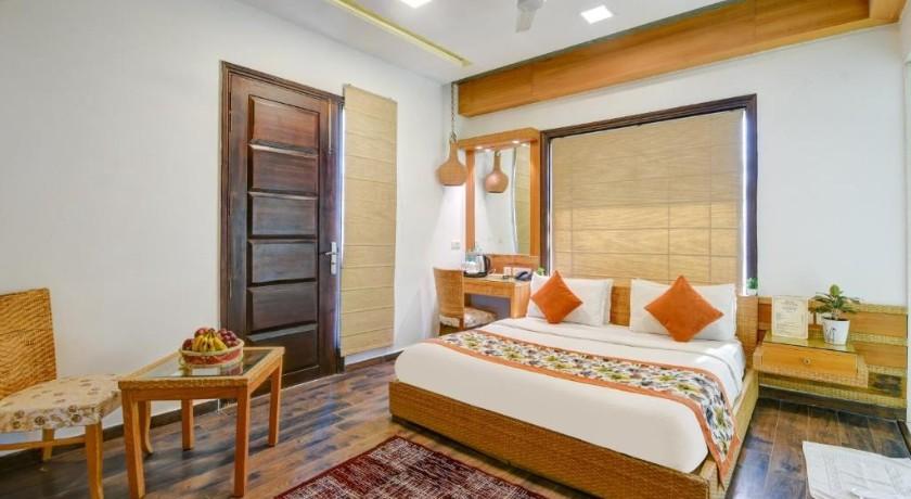 Qotel Signature Lavish Inn in Delhi