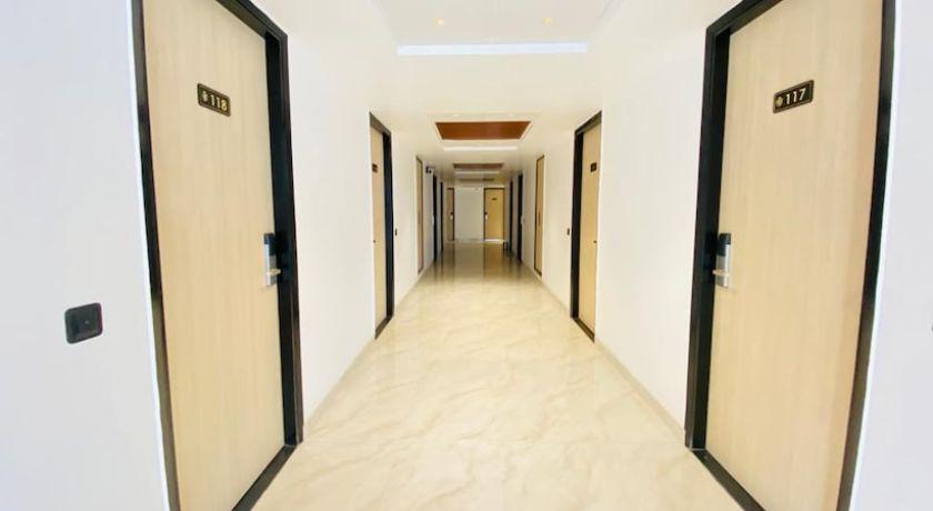 Hotel Holiday Grand in Noida