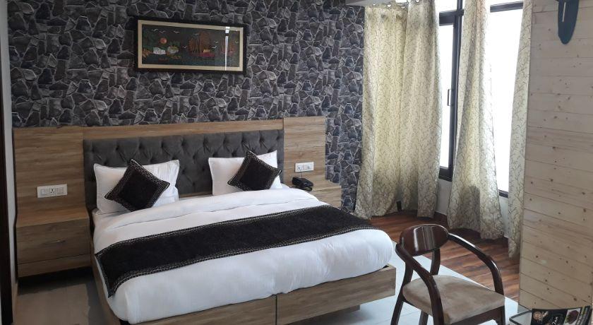 Hotel Glass Inn in Zirakpur