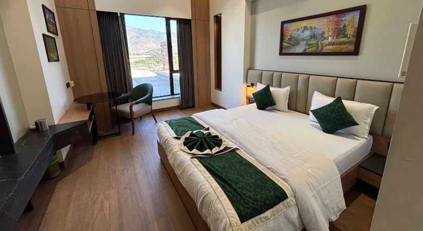Hotel Red Carpet in Vasai Virar