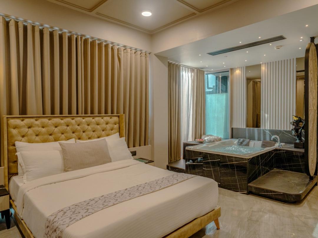 Apricot Hotel | Room With Private Jacuzzi in Ahmedabad