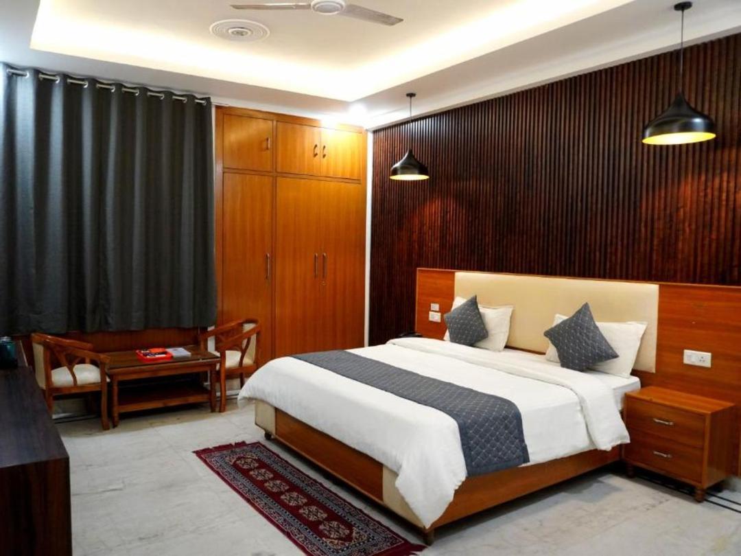 Ganeshwaram Hotel in Noida