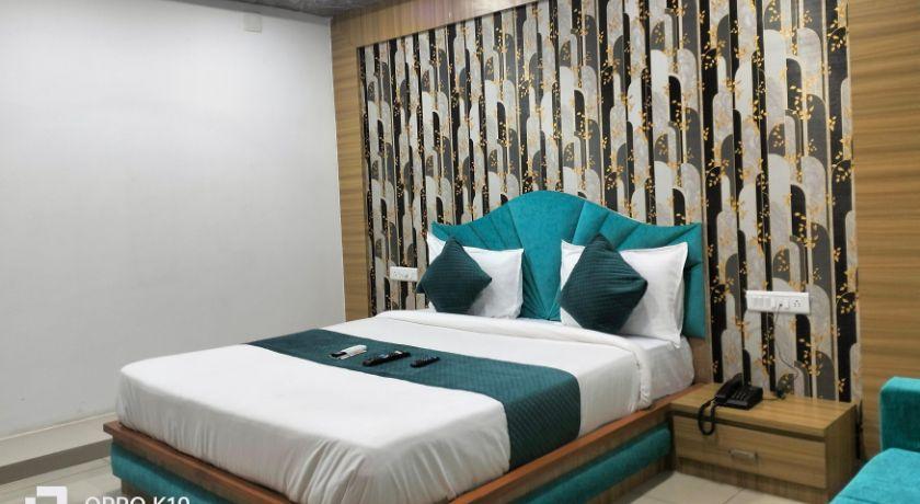 Hotel Rudra Palace in Anand