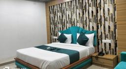 Hotel Rudra Palace in Anand
