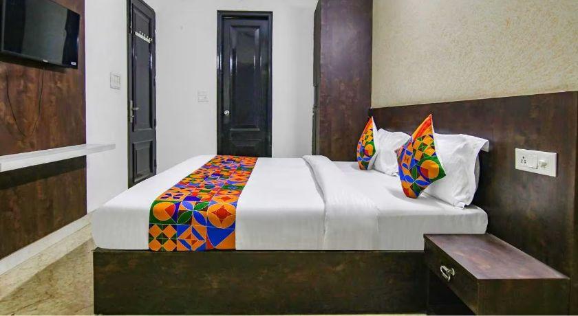 Hotel Viraj Mayfield Garden in Gurgaon