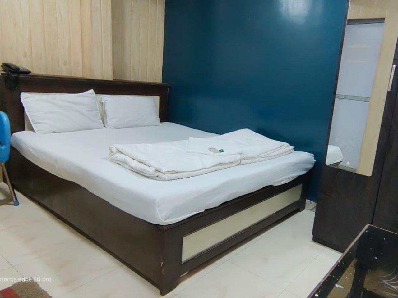 Hotel Om Sai Palace in Mumbai