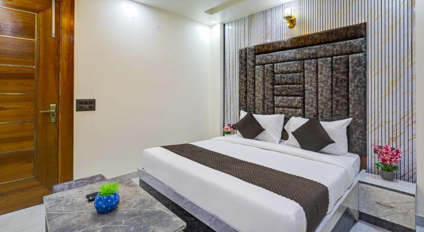 Hotel Downtown in Noida