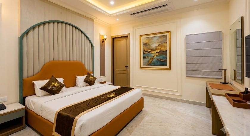 Hotel Belwood in Delhi
