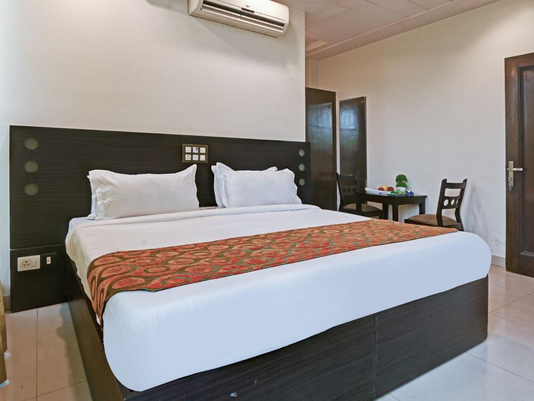 Hotel Amby Inn in Delhi
