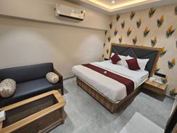 Hotel Golden Tree in Mumbai