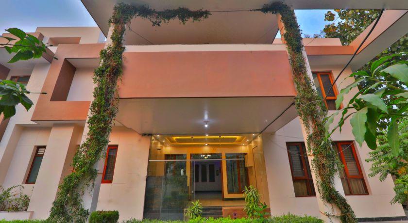 HL Grand in Lucknow