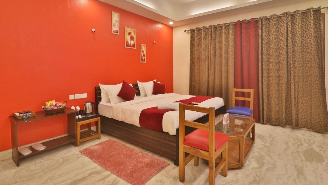 HL Grand in Lucknow