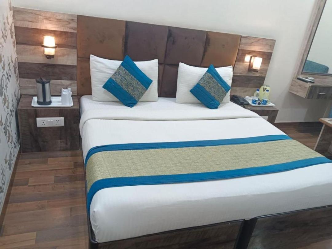 Hotel Singh Continental in Delhi