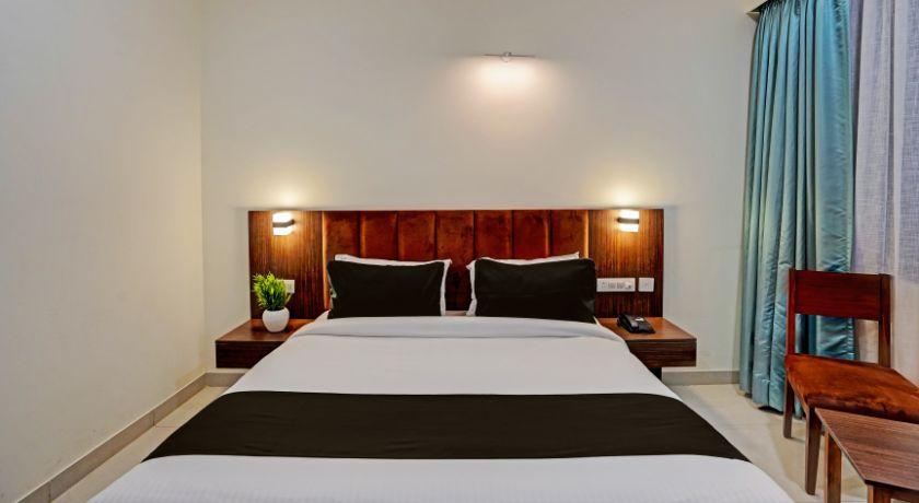 Hotel RR Galaxy in Gurgaon