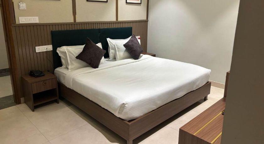 Saltstayz Premier Paschim Vihar in Delhi