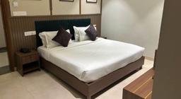 Saltstayz Premier Paschim Vihar in Delhi
