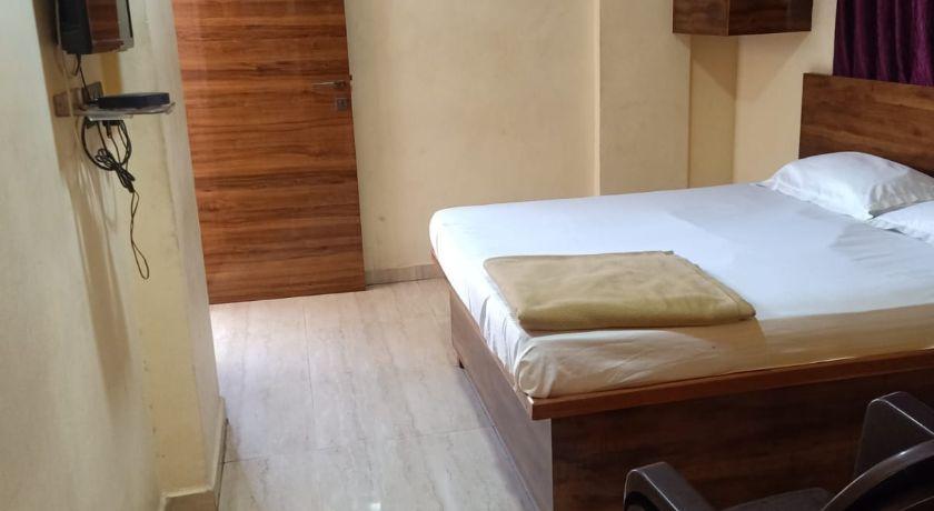 Hotel Nidhi Loadging Boarding in Thane