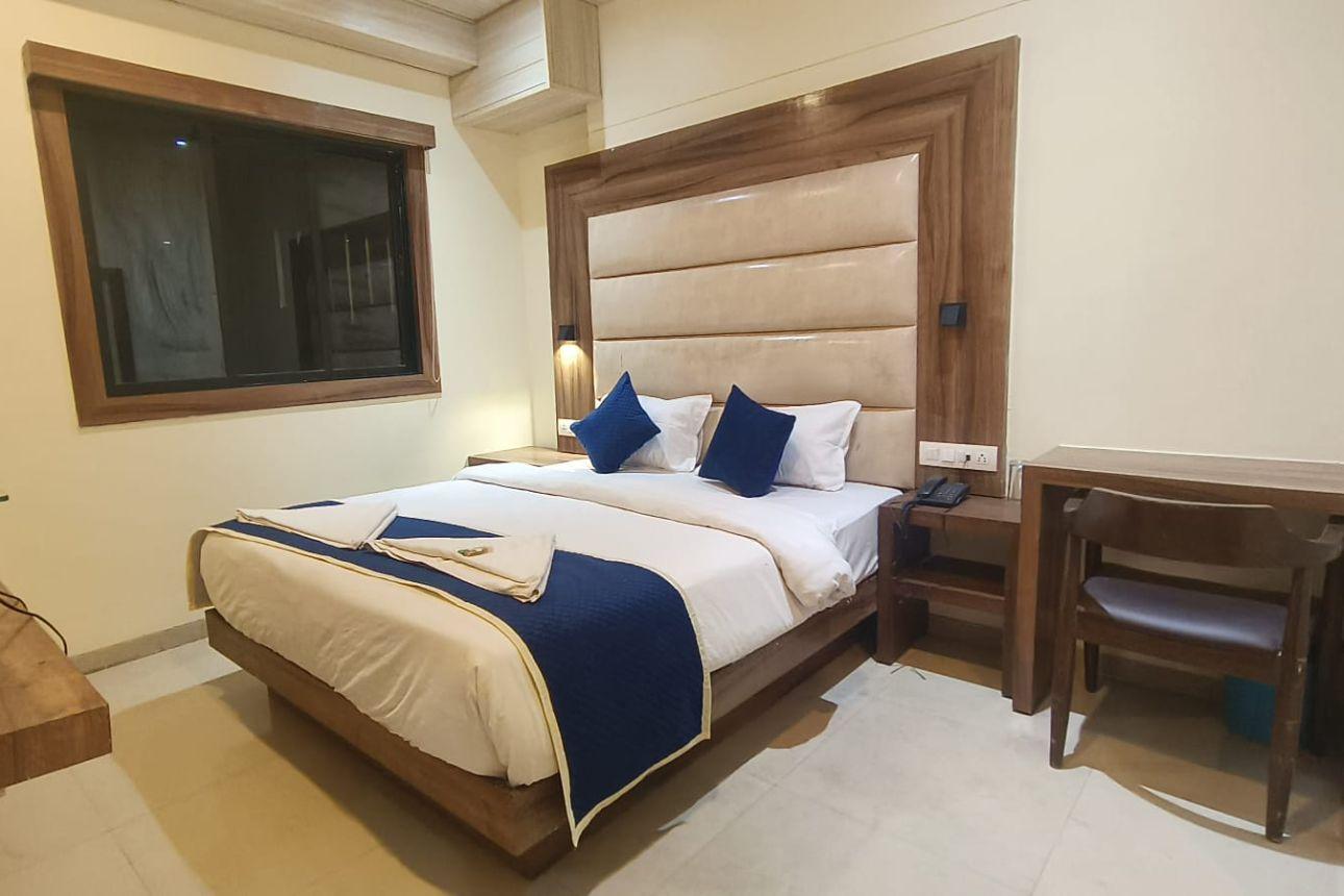 Hotel Ashraya International in Mumbai