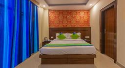 Treebo Green View in Noida