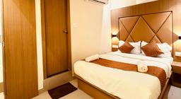 Hotel Cliff Garden in Mumbai