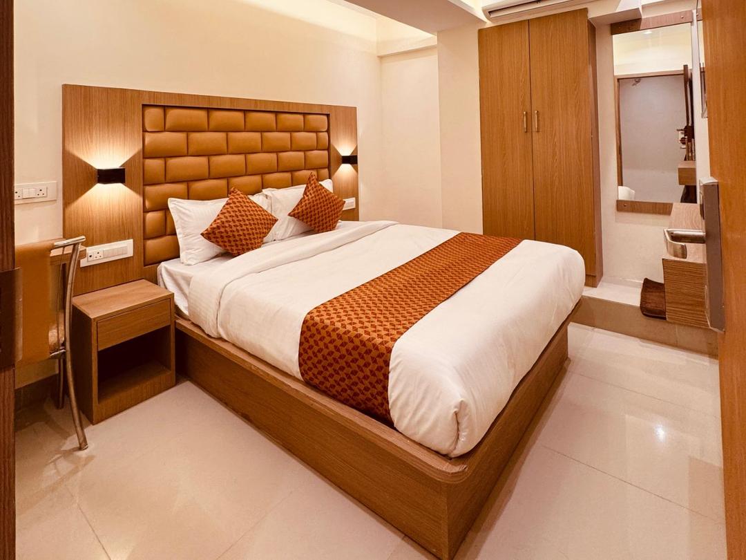 Hotel Cliff Garden in Mumbai
