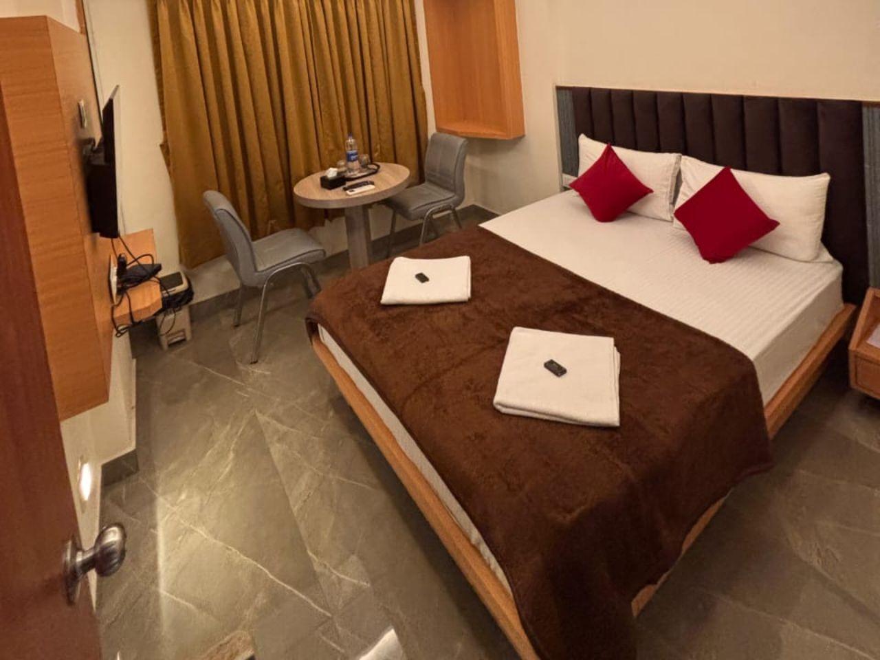 Shri Gopal Lodging and Boarding in Thane