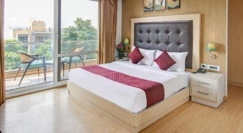 Limewood Stay Unitech Cyber Park in Gurgaon