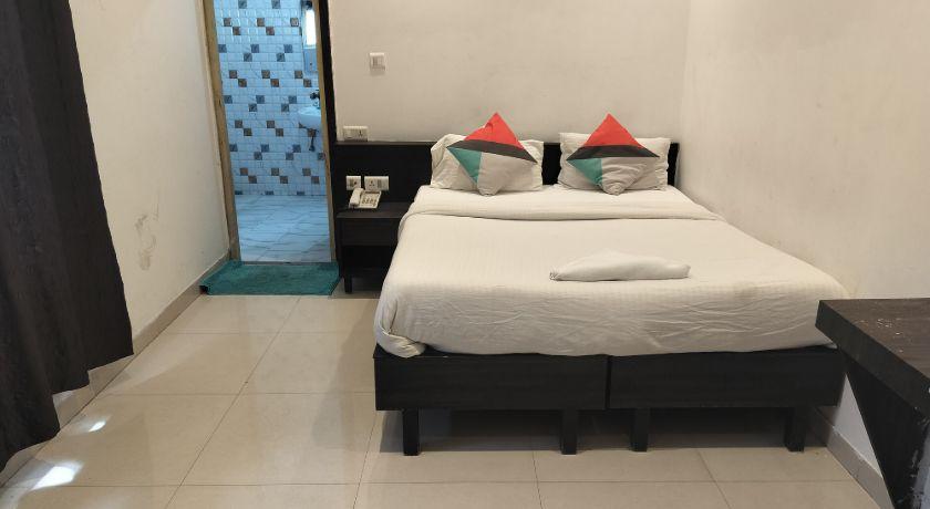 Hotel Global Inn in Lucknow