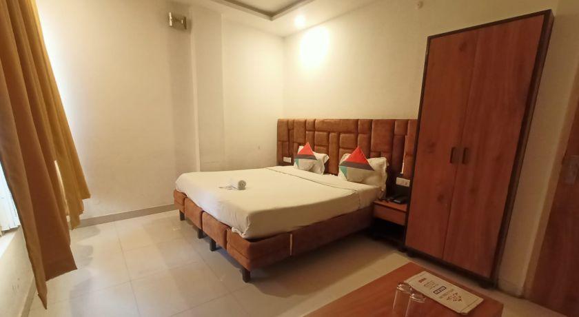 Hotel Global Inn in Lucknow