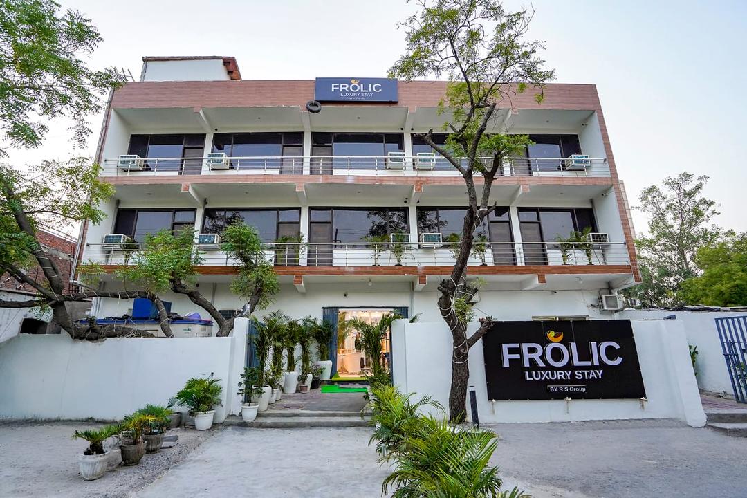 Frolic Luxury Stay in Noida
