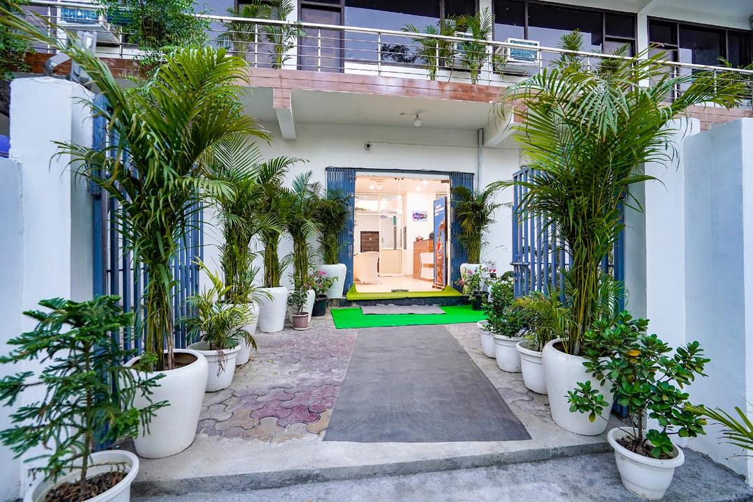 Frolic Luxury Stay in Noida