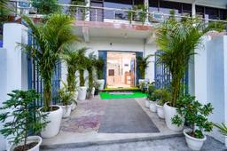 Frolic Luxury Stay in Noida