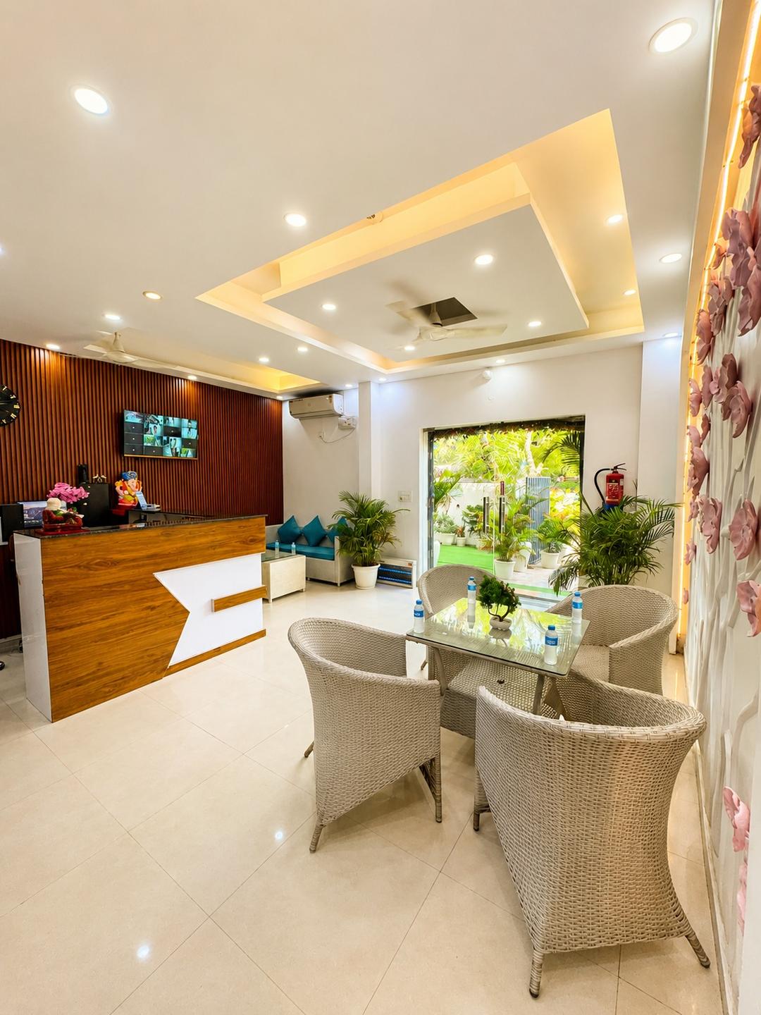 Frolic Luxury Stay in Noida