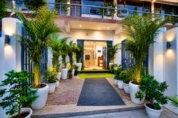 Frolic Luxury Stay in Noida