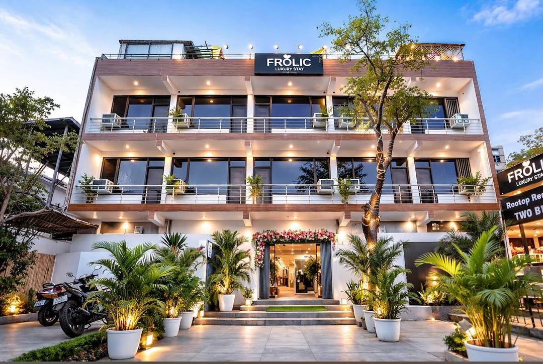 Frolic Luxury Stay in Noida