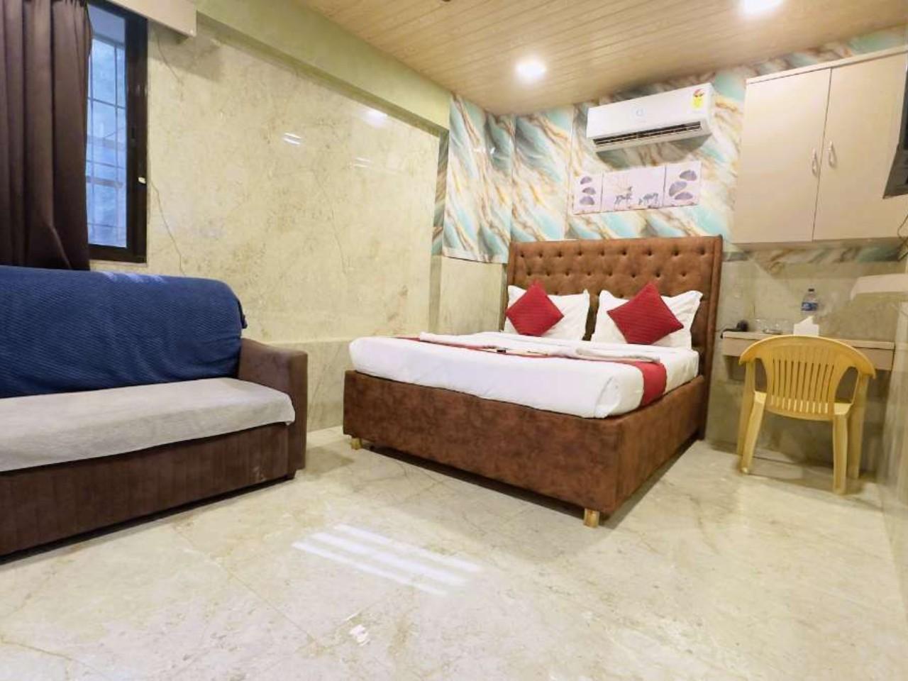 Hotel New York by Stayzy Rooms in Mumbai
