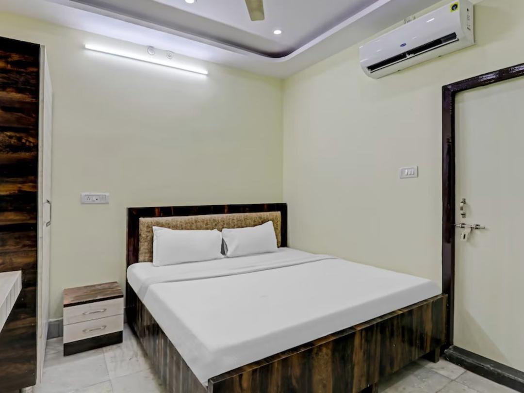 Hotel SNA Grand in Lucknow